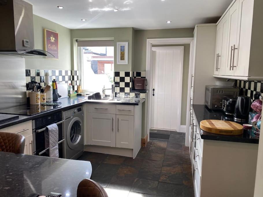 Outskirts Of Ulverston, Entire Cottage - Sleeps 4 Exterior foto
